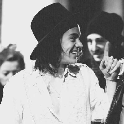 ◦ you're the only positivity in my life; you're my happiness.・