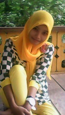 lahir 05 maret 1996___stie pembangunan tanjung pinang_jurusan akuntansi @ lajang