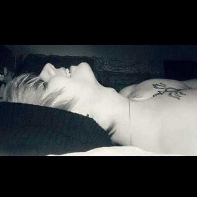Aston(Ash), Mar'9th, London, Music, basketball, sketching and friendship - that's me. crazy, lazy, sweet & cute geek xD follow me, I'll follow back.
