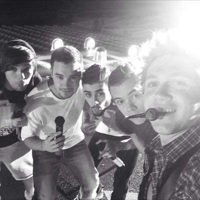 Harry➰Niall➰Zayn➰Liam➰Louis. Just One Direction it's my life Follow Me ⭐️❤️