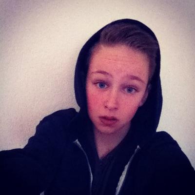 Dutch boy~ 12 y/o~ Hala Madrid~ CR7✊~ Mavo Muurhuizen~ Instagram: miquell_~ Soccer is my life⚽️~ Music