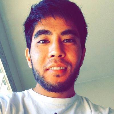 r_kahue's profile picture. Keep | Your | Circle | Tight — God and family over everything #FOE