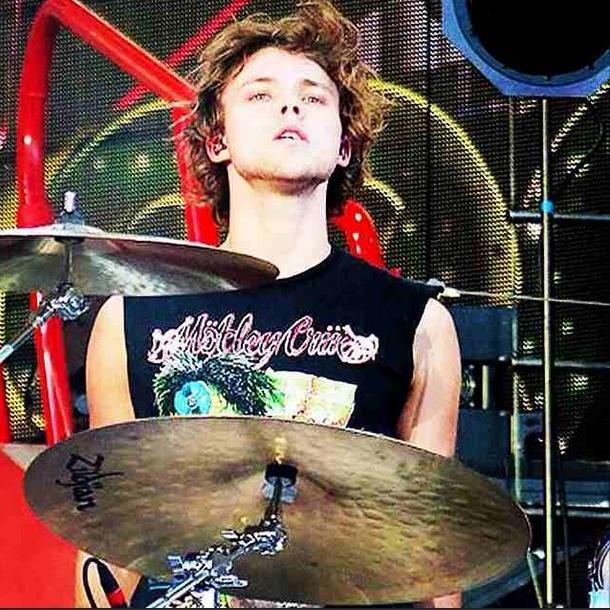 drxsmexyy's profile picture. ×5 Seconds of Summer×