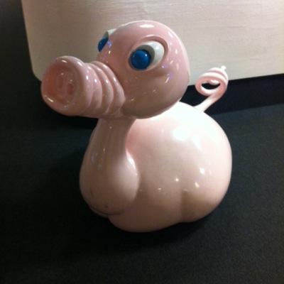 Poliittinen kanta myytävänä. Ajatukset ja kirjoitukset toistaseksi omia. Vapaus ja oikeudenmukaisuus lähellä omaa hanuria. Sopivasti itsekäs hedonisti.