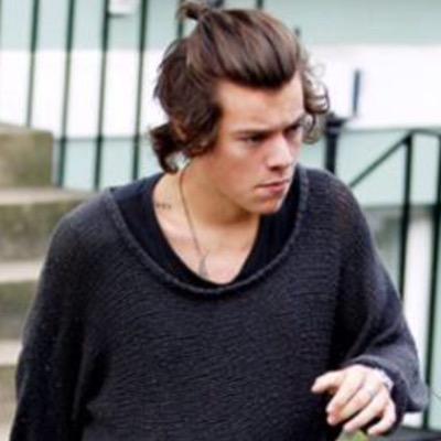 pizza5sauce's profile picture. imagine u feel a lil caterpillar on ur shoulder u turn around and its harrys prickly ballsack u touch it u smile(✿ᴗ‿ᴗ)