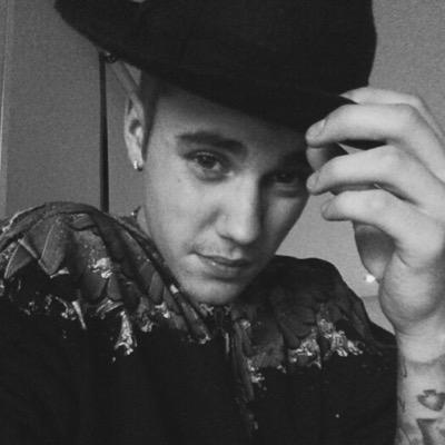 hey beautiful. you just got a free follow. please follow my main @malikavons, i follow back ★ & RT LINK IN BIO PLS ☆
