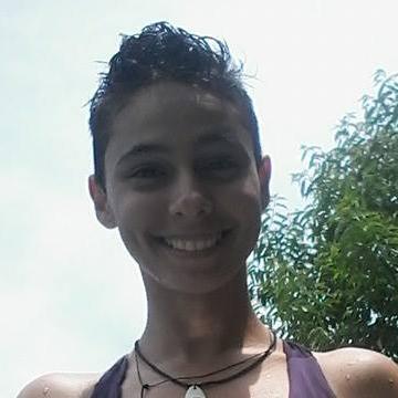 Louca,a medida do possível,pois sem um pouco de loucura,a vida n teria graça.. Guitarrista e segunda voz da banda Bleed heart !
