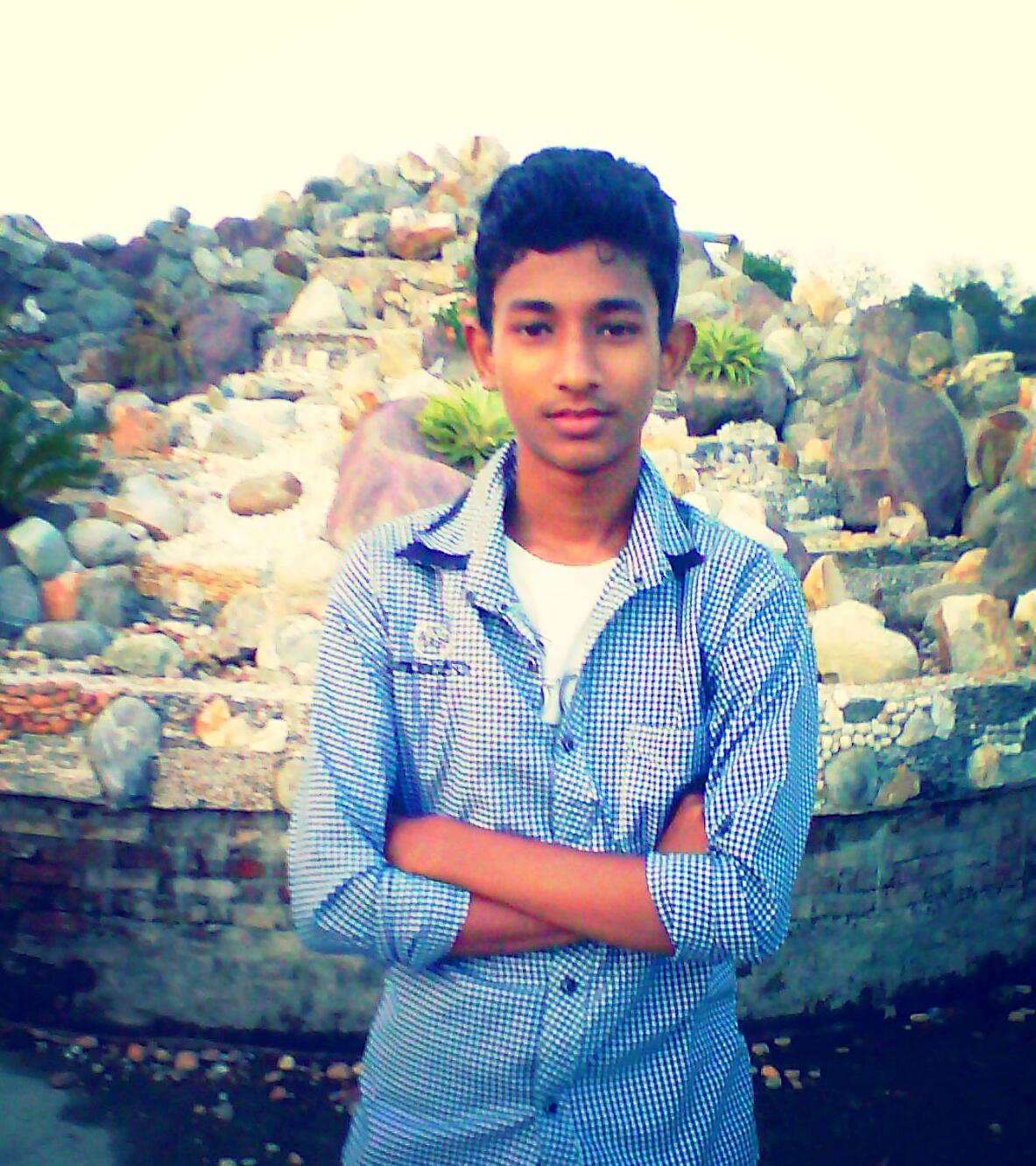 Hey im Sujan i am Big Big fan of Both Brad pitt & Angelina jolie, thats it in 140 or nothing, pls keep me in ur touch