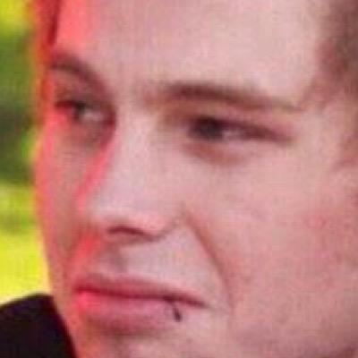 please follow @lukeslegs69 and rt and tag 5sos please https://t.co/Plii2rJWeP