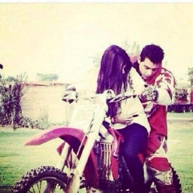 zoubi1233's profile picture. 