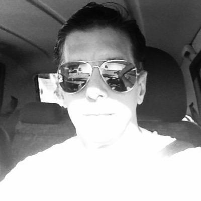 Arquitecto, MSc. Gerencia Empresarial, mención Mercadeo y Informatica en Arquitectura. Doctor en Arquitectura. PostDoctorado en G. Políticas.Docente LUZ,Vzla