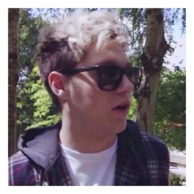 this is a free follow from @winkingnjh , please follow me back and if you want a follow back from me tweet me on that account :)