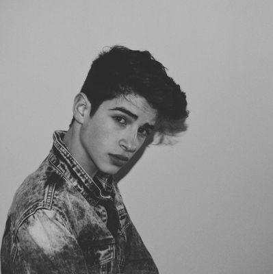holaa soy una manulover y este cf es para apoyarle.Espero que me sigaa.TE QUIERO MANU❤