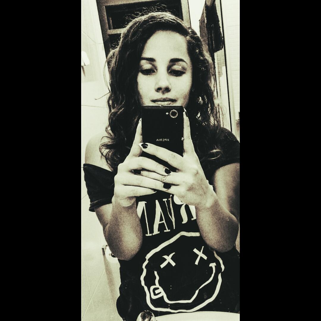 Tô cansado de tanta babaquice, tanta caretice...
Dessa eterna falta do que falar ♬
