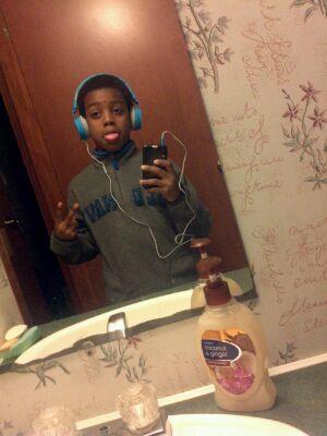 damiencoston201's profile picture. 