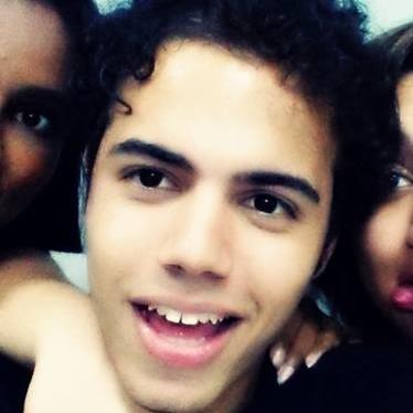Não importo com o que as pessoas pensam de mim, nem o que elas falam, sou oque sou, sou feliz como sou, não me deixo levar por influencias ruins...