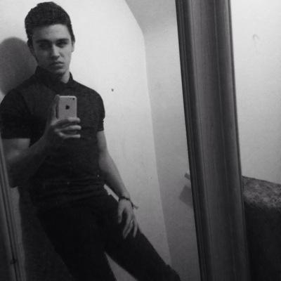 Im a college student in Wrexham and I love boxing. 

Add my snapchat: Otisrproctor

I'd love to get a long with the people who followed me, please dont be shy☺️