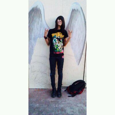 I ish Andy and im single.asf~Andy .So.. I'm single xc so hmu cx I'm gay~Angel   Hi I'm Chris , bi and single~Chris