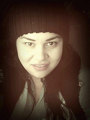 NOEMI MUJER 19 AÑOS,, SOLTERA