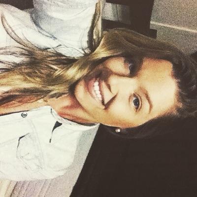 1,75m de uma pseudo psicóloga marrenta, que fala palavrão pra caralho e que acha que nenhum remédio no mundo é melhor que colo de mãe