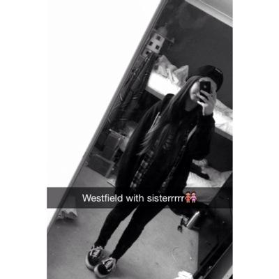 ay heres a free follow from @laurenhiggsy have a great day