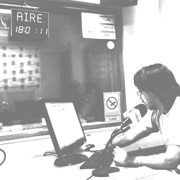 Mis hijos, mi mujer, mis viejos, mis vinilos, mis vhs y una radio.
Fotos De Radio y Sonidos De Una Nación. En ETER, coordino Producción Audiovisual. Paternal