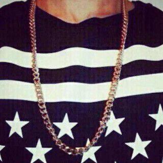 Julie_32_'s profile picture. 