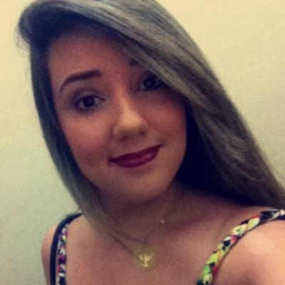Durona por fora e coração mole por dentro. Inocente, estressada e toda apaixonada ...