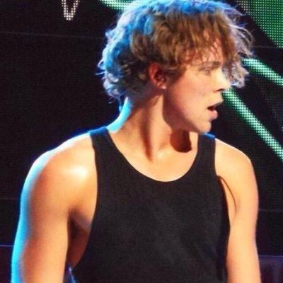 hello! I just gave ya a free follow so now in return follow my friend @lucidhxmmings she follows back! you can also follow me (@Rama5SOS) I follow back as well!