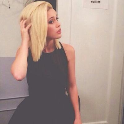bea favorited my tweet and i'm not okay