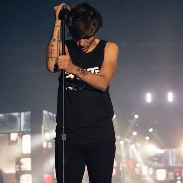Live life for the moment because everything else is uncertain! :3
#DIRECTIONER  #LOVATIC
27-04-2014(concierto 1D-Perú)
-----►1D (I love them so much♥)