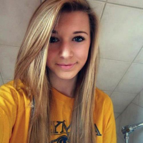 Hi im Brenda Green form 7 hearts for 7 guys Macy Nikkie Amy Me Kim Bridgit and Erika are all in the band taken By @coleim5_ you can also follow me @7hf7g