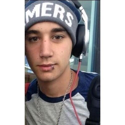 hi, do you want 5/5 dms to janos? follow @lukebrooksdms AND rt rhe first tweet of this account