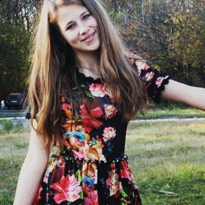 Всем привет!:) Очень рада что читаете меня!)Я с удовольствием завожу новых знакомых)Поэтому, буду очень рада! Всем хорошего дня)*