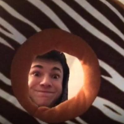 PLEASE FOLLOW @ItsSamCollins PLEASE