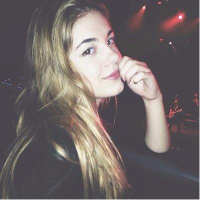 Electraa's profile picture. μια μέρα έμαθα ότι δεν υπάρχει Αη-Βασίλης και η ζωή μου έχασε το νόημά της