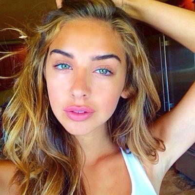 19.Model/TV Personality.Back up account ❤️ old account got hacked cause of abusive behaviour! so I have beef with twitter now! Catch me and my family on VH1