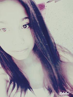 estudio me encanta la musica y el arte por que son mis pasiones favoritas en todo el mundo... NO FINJAS SER ALGUIEN QUE NO ERES SOLO SE TU MISMA Y VERAS