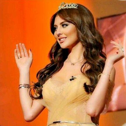 ‏‏‏ولأنـ-ي مليـــــحة الوجــــه فاتنــــة المبسسم ‘‘  س أفعـل كما قـال القييصر : أبتسميَ ، تمردي ، أرقصــَي فرحــاًا ، تكبــريَ وتــدلليَ.♡
