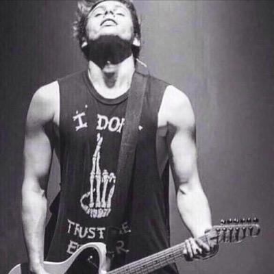 pls follow @wi1dxh0ran she gave you this free follow! ily thx!