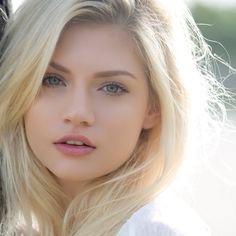 Chloe, here! I'm 19 years old. I work as a secretary for a bigshot CEO. (RP, Submissive, 18+)