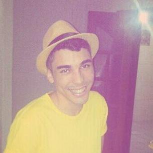 Não existe barulho mais perturbador do que o do silêncio constrangedor
                                 ♔