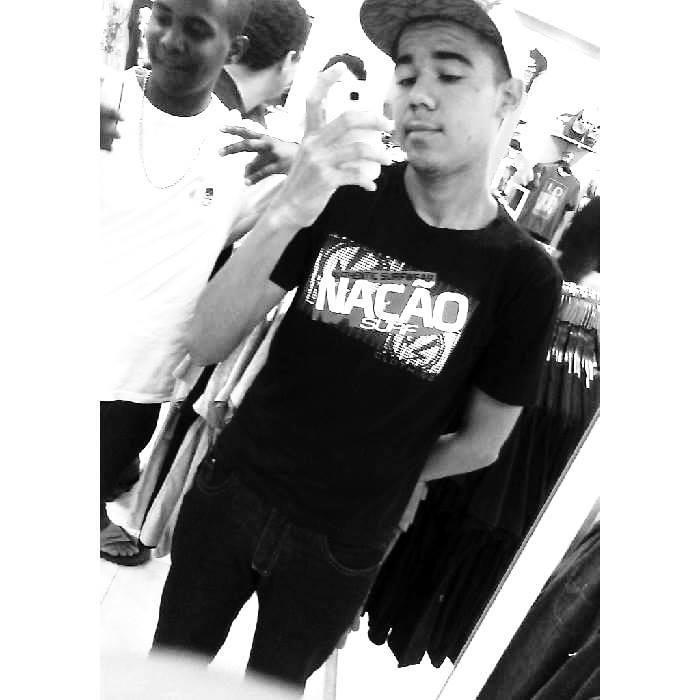 tenho 16 anos , moro em  Pernambuco , contatos : whatsapp (81) 8121-4406 face https://t.co/TjUp87ybF7