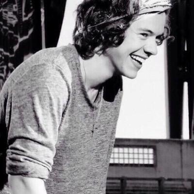 please follow @hxroldisperf bc she just gave you a free follow