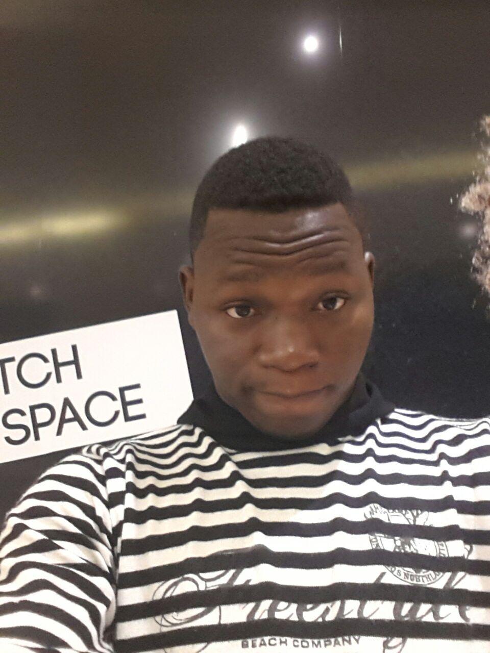 Jst a simple guy hu wana hv fun with frens all ova d world