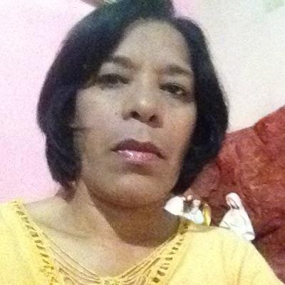 Periodista, locutora, magíster en Gerencia de RRHH y sobre todo amante del deporte.