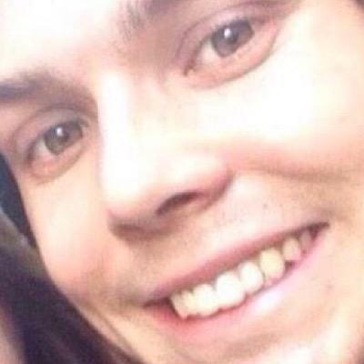please follow @lukeslegs69 and rt and tag 5sos please https://t.co/Plii2rJWeP