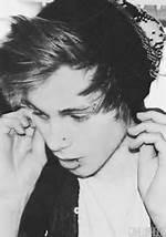 follow @Lovethatpenguin pwease3