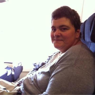 Amo la mia vita: la disabilità è solo un dettaglio. Sorrido spesso. Scrivo e viaggio per passione. Adoro microfoni e telecamere. Fan storica dei Pooh.
