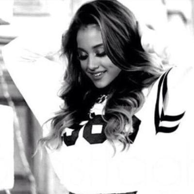 PlzReadBiox's profile picture. @sassiestgrande